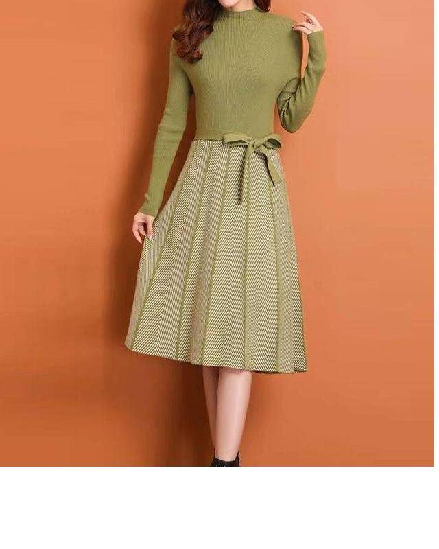Elegant Pleated Women's Sweater Dress Elegant Pleated Women's Sweater Dress
