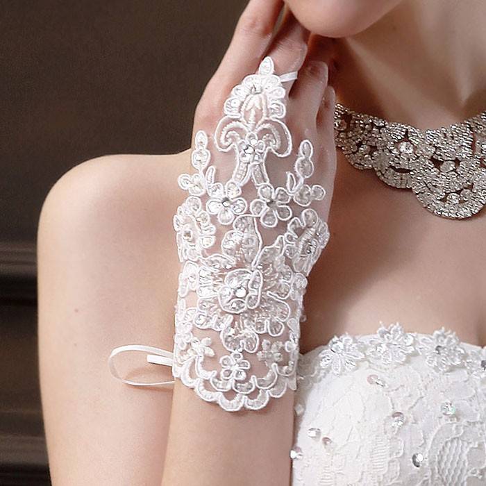 High Quality White Fingerless Bridal Gloves